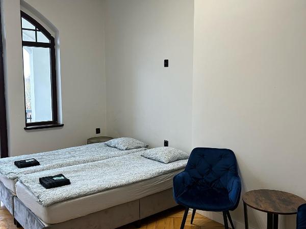 Kopernik Premium Rooms Apartment : photo 2 de la chambre chambre double avec balcon