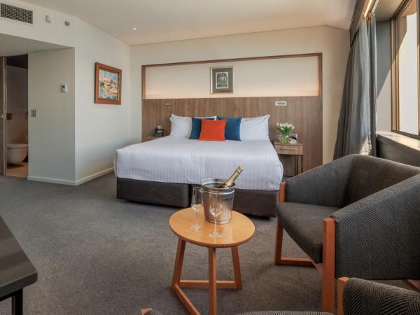 Wrest Point : photo 3 de la chambre chambre lit king-size deluxe - vue sur port