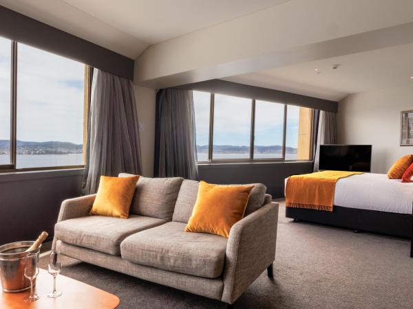 Wrest Point : photo 1 de la chambre suite lit king-size - vue sur port