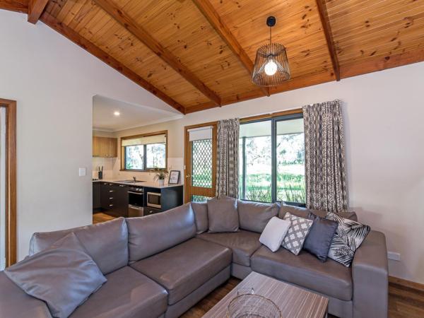 Marion Holiday Park : photo 2 de la chambre creek side villa (5 guests)