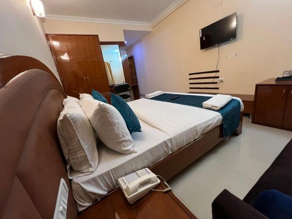 Blue Bliss Hotels By PPH Living Infantry Road : photo 8 de la chambre chambre double deluxe avec douche