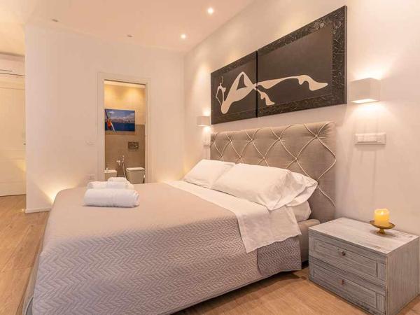 CeO LUXURY SUITE DI CAGLIARI : photo 7 de la chambre chambre lit king-size avec balcon