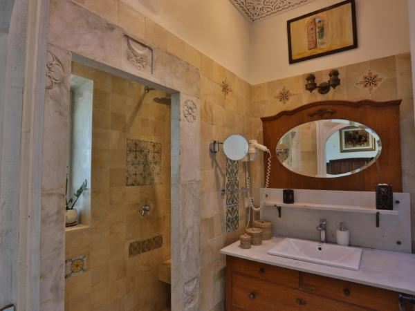 Dar Souad : photo 7 de la chambre chambre double ou lits jumeaux avec terrasse