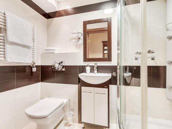 Hotel Konradówka Wellness & SPA - 300 metrów do centrum : photo 1 de la chambre chambre prestige