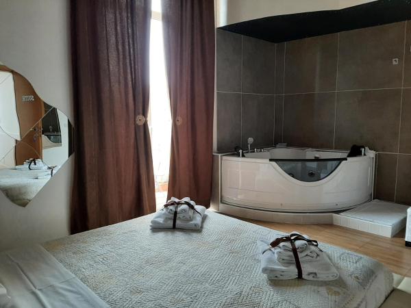 Red House : photo 3 de la chambre suite avec baignoire spa