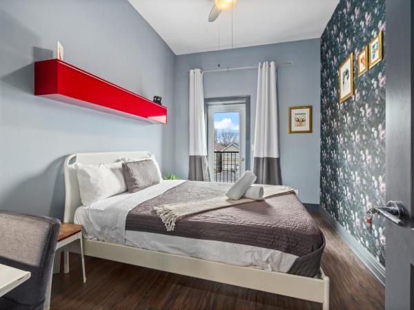 McCormick Place Guest House : photo 1 de la chambre chambre lit queen-size avec salle de bains commune