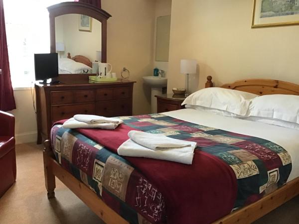 The Royal Crown Guest House : photo 3 de la chambre chambre double avec salle de bains commune