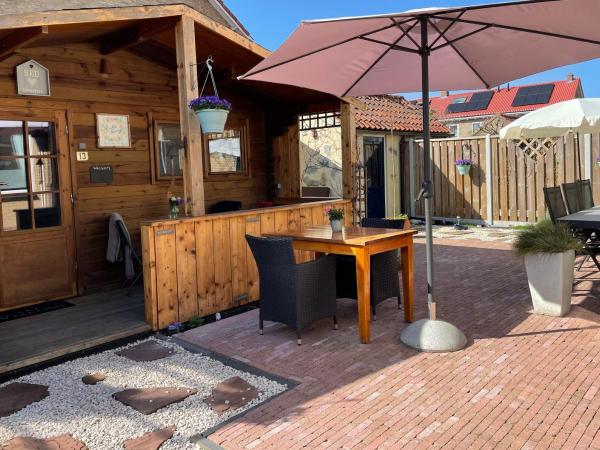 B&B Diemerplein : photo 2 de la chambre chambre lit queen-size - vue sur jardin