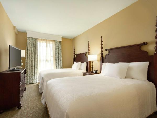 Embassy Suites Savannah Historic District : photo 6 de la chambre suite 2 chambres lit queen-size avec 2 lits queen-size