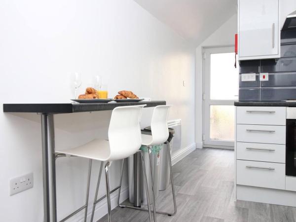 Cardiff Private Double Room with Shared Bathroom Wi-Fi And Free On-Street Parking : photo 8 de la chambre chambre double deluxe