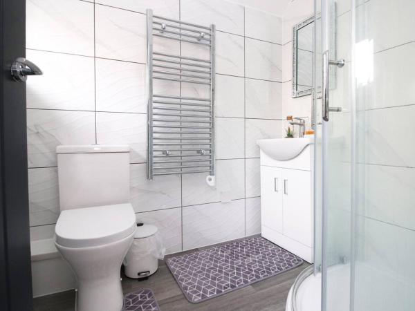 Cardiff Private Double Room with Shared Bathroom Wi-Fi And Free On-Street Parking : photo 9 de la chambre chambre double deluxe