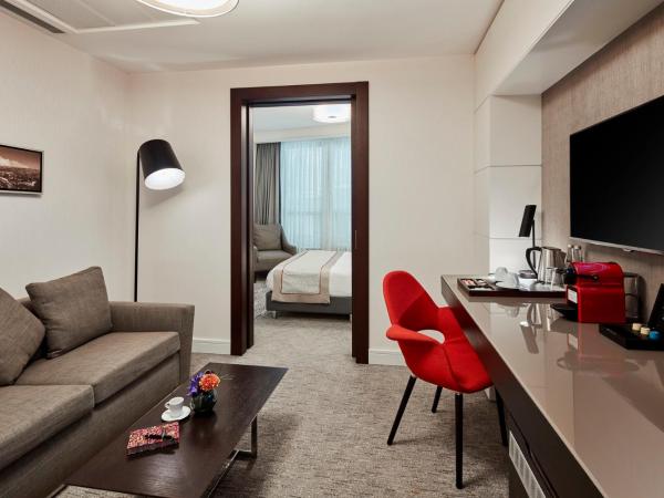 Mövenpick Istanbul Hotel Golden Horn : photo 3 de la chambre suite junior lit king-size