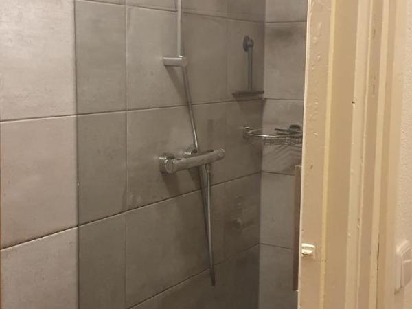 Hotel Orion : photo 2 de la chambre chambre simple avec salle de bains privative