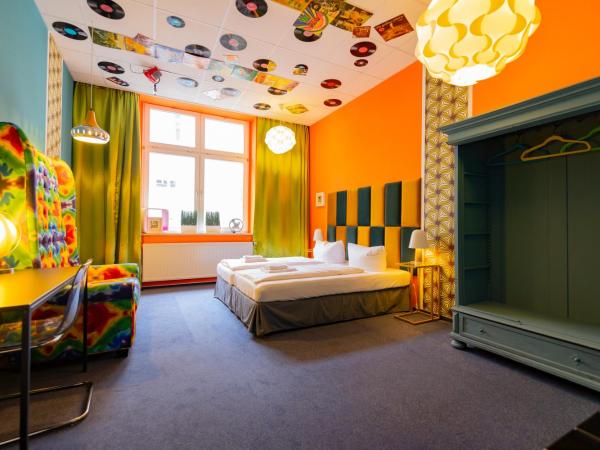 LaLeLu Hostel Dresden : photo 1 de la chambre chambre double avec salle de bains commune