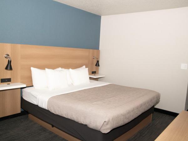 Quality Inn Portland Airport PDX : photo 4 de la chambre deluxe king with balcony - non smoking