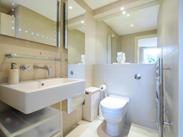 Georgiana's Guesthouse : photo 3 de la chambre chambre double avec balcon