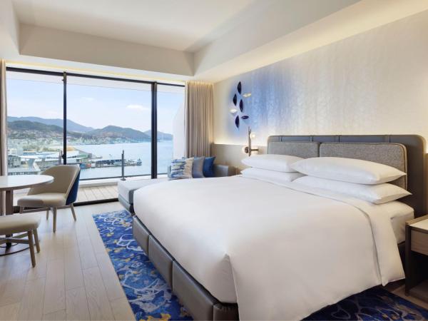 Nagasaki Marriott Hotel : photo 1 de la chambre chambre lit king-size premium - vue sur port