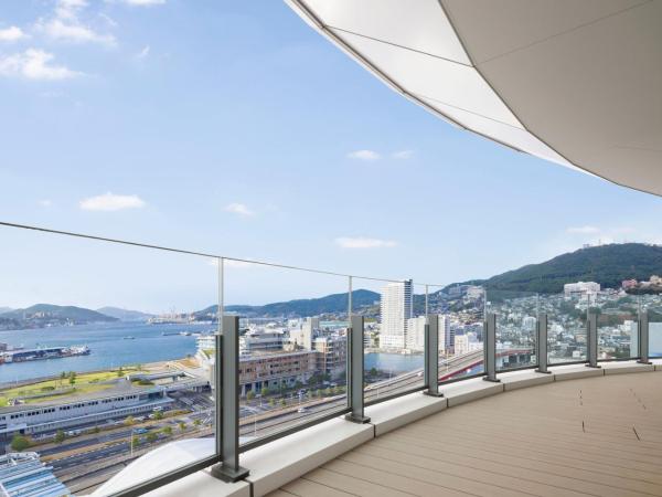Nagasaki Marriott Hotel : photo 3 de la chambre corner junior king suite with sofa bed - club lounge access