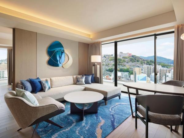 Nagasaki Marriott Hotel : photo 2 de la chambre king suite with sofa bed - club lounge access