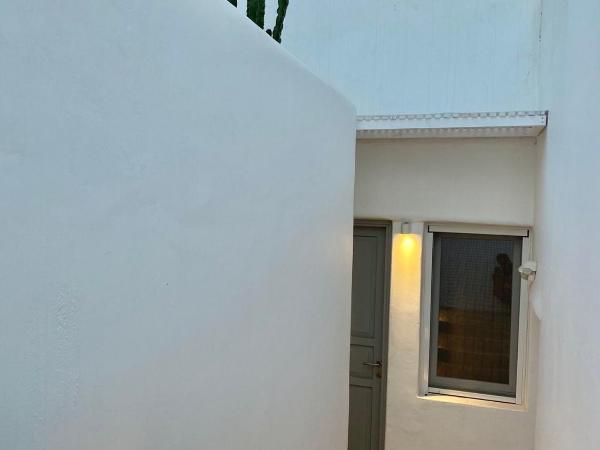 Sofos Suites Mykonos : photo 7 de la chambre petite chambre lits jumeaux