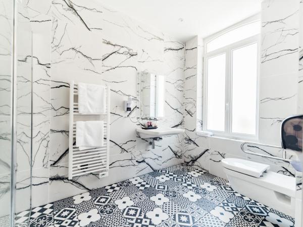 La villa 10 HÔTEL SPA : photo 5 de la chambre studio lit queen-size - accessible aux personnes à mobilité réduite - annexe 