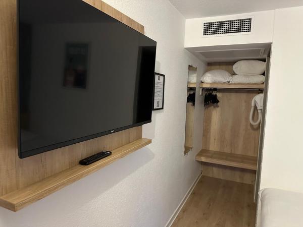 Ostal Pau Universite - Sure Hotel Collection by Best Western : photo 5 de la chambre chambre familiale standard 1 lit double et 1 lit simple