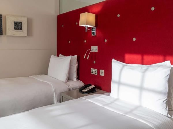 DoubleTree by Hilton London - West End : photo 1 de la chambre chambre lits jumeaux