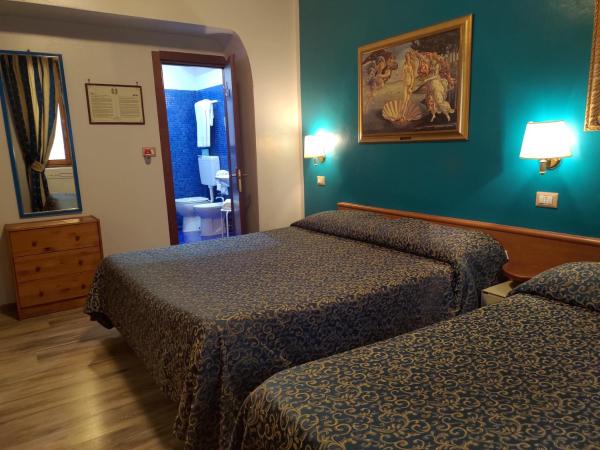 Hotel Santa Croce : photo 2 de la chambre chambre triple