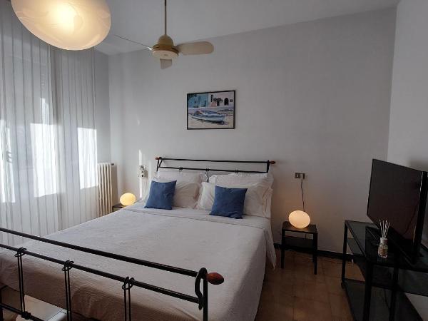 Antonia's Guest House : photo 5 de la chambre grande chambre double