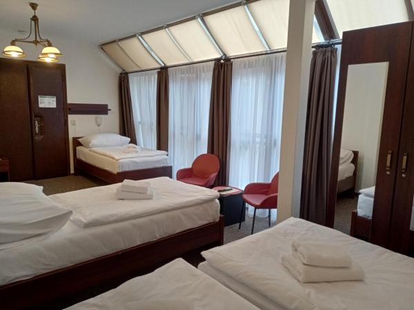 Old Prague House : photo 4 de la chambre chambre familiale avec salle de bains privative