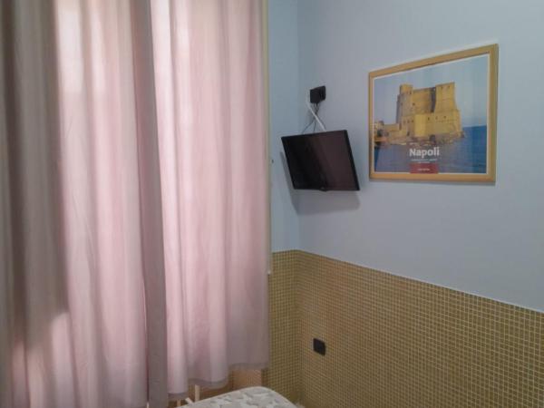 Hotel Vittorio Veneto Napoli : photo 2 de la chambre chambre simple avec salle de bains privative