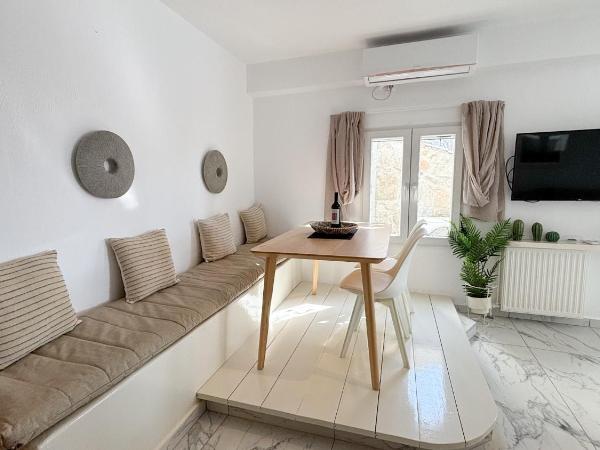 Amperian Mykonos Suites & Villas : photo 7 de la chambre appartement avec jacuzzi - vue sur mer