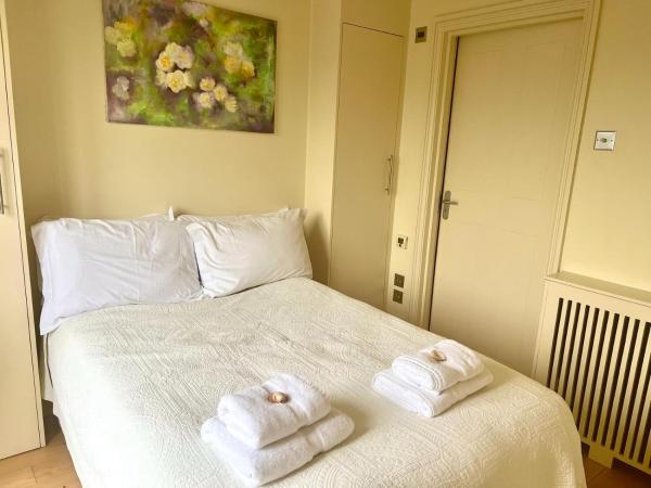 Georgiana's Guesthouse : photo 2 de la chambre chambre double avec balcon