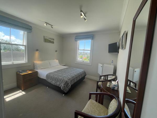 Western Springs Villa to Auckland Central Heritage Villa : photo 10 de la chambre chambre lit queen-size 