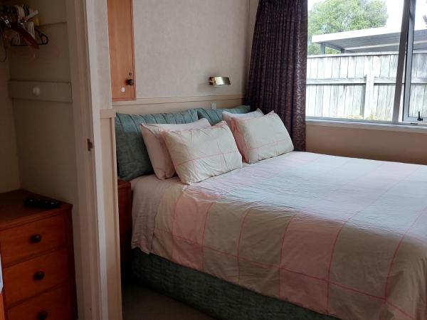 Bed and Breakfast Happy Home Taupo Accommodation : photo 8 de la chambre chambre lit queen-size 