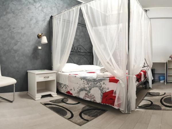 Guest House Elettra : photo 1 de la chambre chambre double avec salle de bains privative