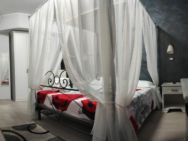 Guest House Elettra : photo 2 de la chambre chambre double avec salle de bains privative