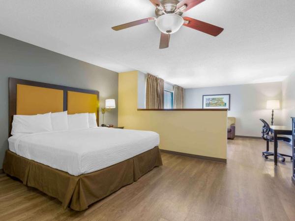 Extended Stay America Suites - Memphis - Germantown West : photo 1 de la chambre studio de luxe avec 1 lit king-size - non-fumeurs