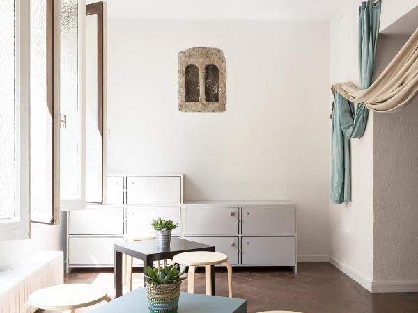 A Room In The City Hostel : photo 4 de la chambre lit dans dortoir mixte de 6 lits avec salle de bains privative