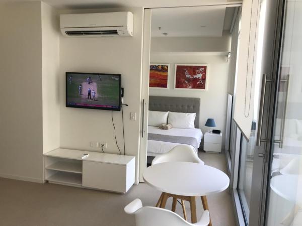 Tasha's Apartments on Warwick : photo 8 de la chambre appartement avec balcon