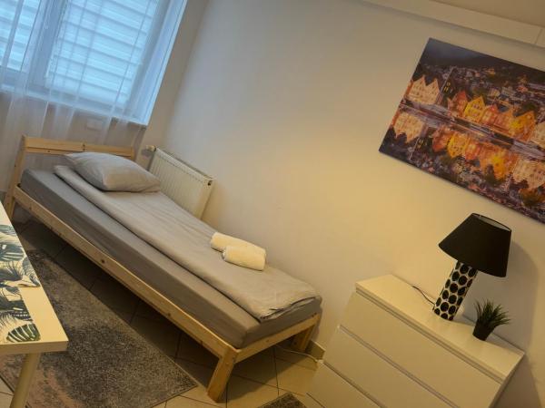 ESA Home : photo 1 de la chambre chambre double standard avec salle de bains commune