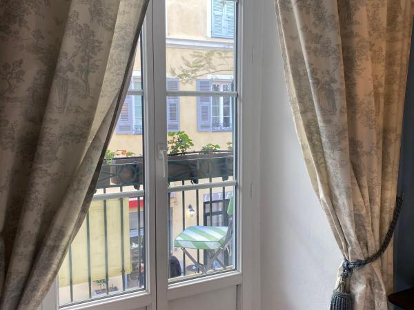 Hotel Central Bastia : photo 7 de la chambre chambre lits jumeaux avec balcon