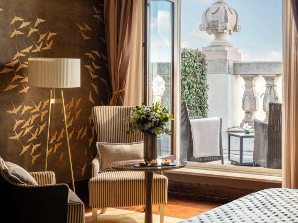 Anantara New York Palace Budapest - A Leading Hotel of the World : photo 6 de la chambre grande chambre premium avec terrasse