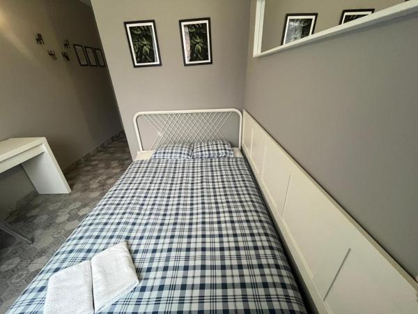 Grey Poznań Pokój z łazienką , Darmowy parking, Zameldowanie Bezobsługowe : photo 4 de la chambre chambre double avec salle de bains privative