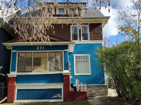 Merj's Guest House in Wolesly : photo 10 de la chambre chambre lit queen-size deluxe