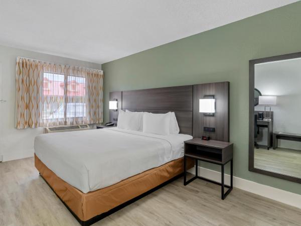 Quality Inn & Suites Orlando East - UCF Area : photo 5 de la chambre chambre lit king-size - non-fumeurs