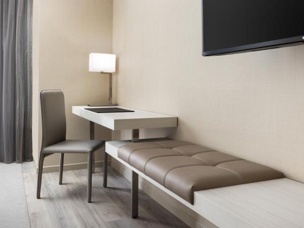 AC Hotel by Marriott Jacksonville St Johns Town Center : photo 3 de la chambre king room with sofa bed and city view - high floor