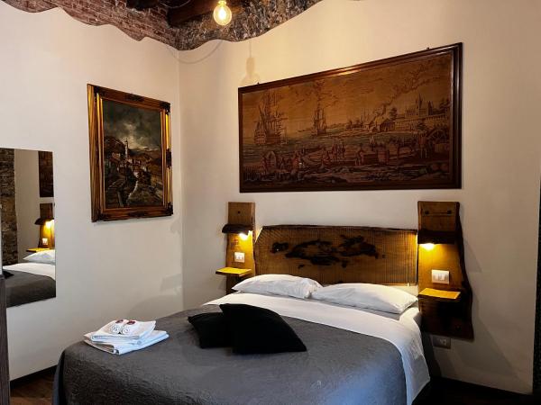 La Taverna del Metallo Rooms : photo 4 de la chambre chambre double supérieure avec balcon