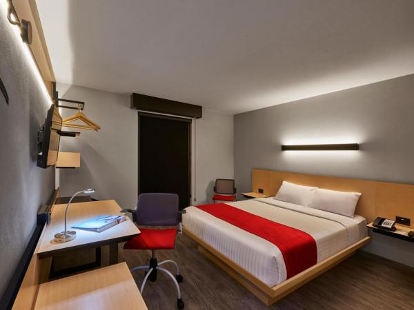 City Express Plus by Marriott Guadalajara Palomar : photo 3 de la chambre chambre lit queen-size 