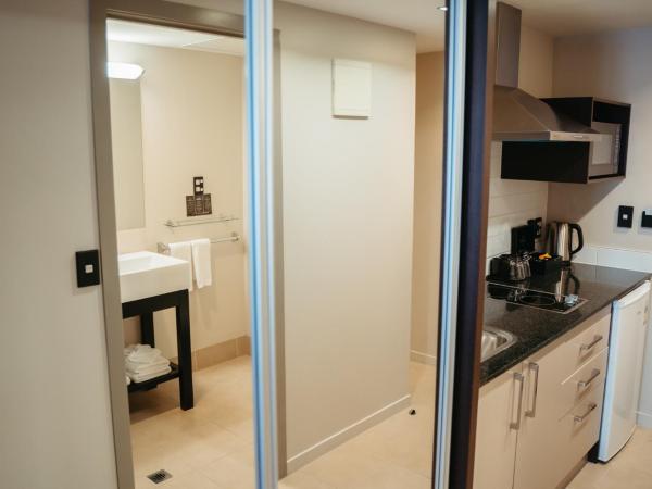 Auckland City Hotel - Hobson St : photo 4 de la chambre studio avec 2 lits doubles